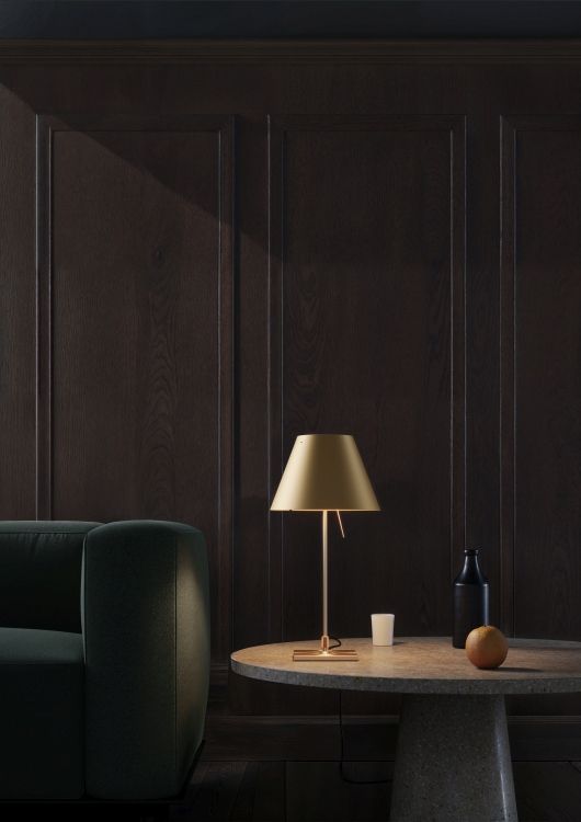 Nahaufnahme der Costanzina Tischleuchte in Messing, eine elegante Beleuchtung für Ihr Zuhause.