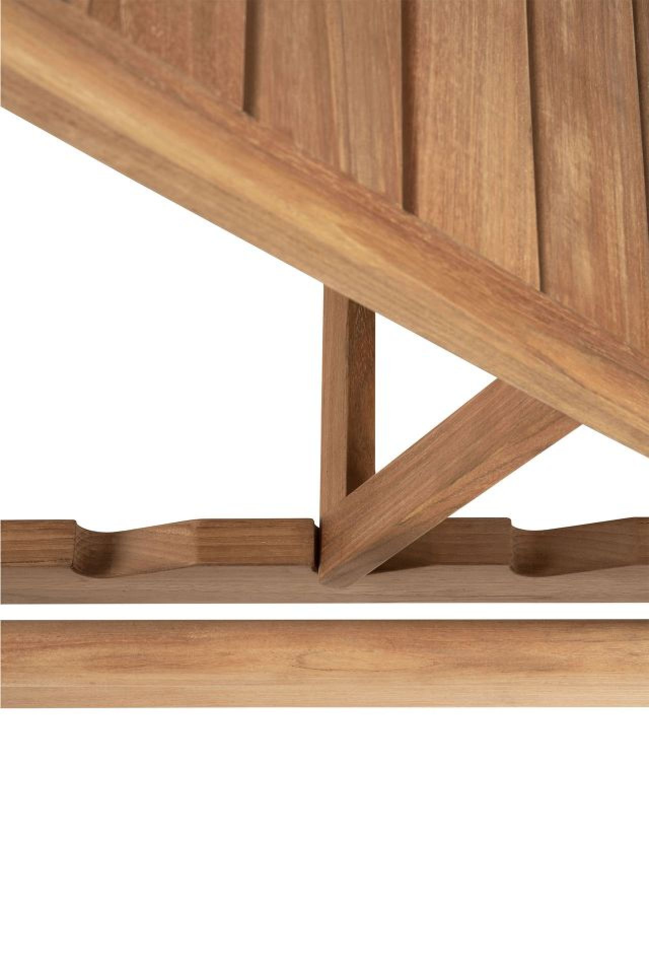 Detailaufnahme der Ethnicraft Jack Teak Liege: Verstellbare Outdoor Liege aus natürlichem Teakholz.