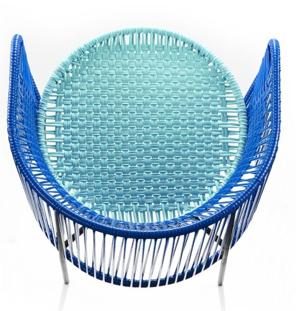 Blauer Ames Outdoor Stuhl mit türkisem Geflecht, moderner Gartenstuhl für Terrasse und Balkon.