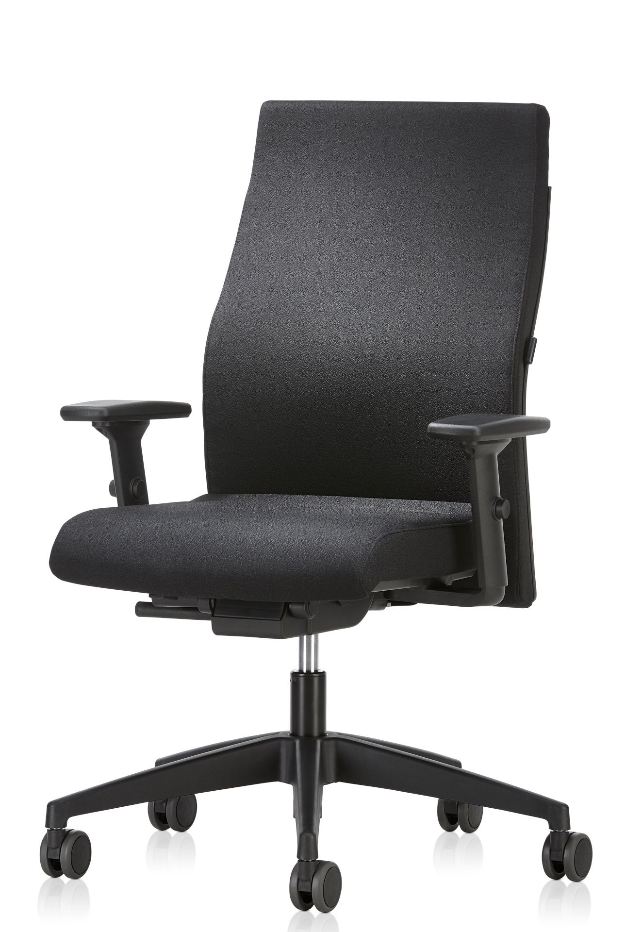 Schwarzer Famos Drehstuhl von Interstuhl, ergonomischer Bürostuhl mit Armlehnen und Rollen.