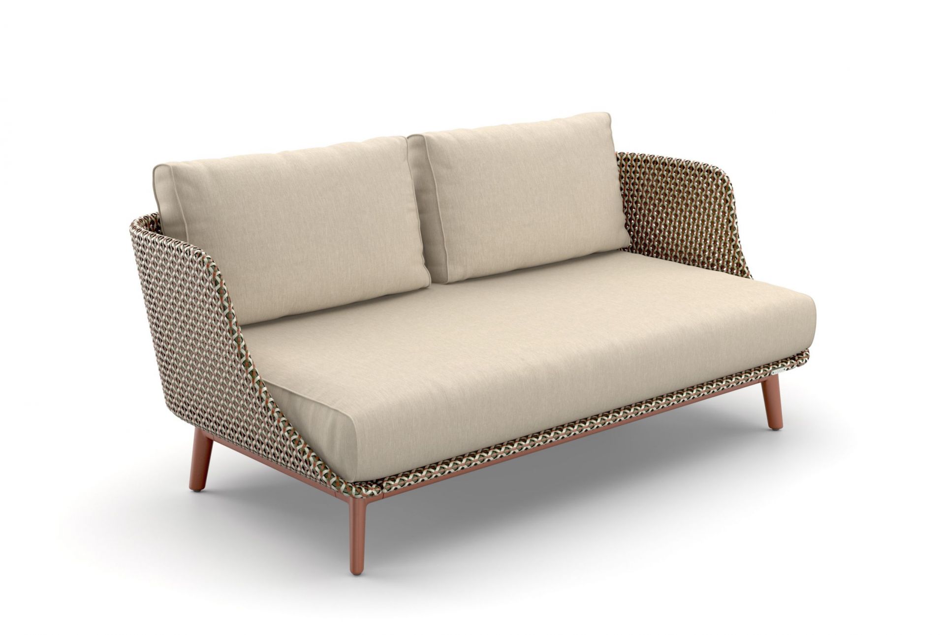 Mbarq Sofa von Dedon: 3-Sitzer Gartenmöbel mit beigen Polstern und geflochtenem Rahmen.