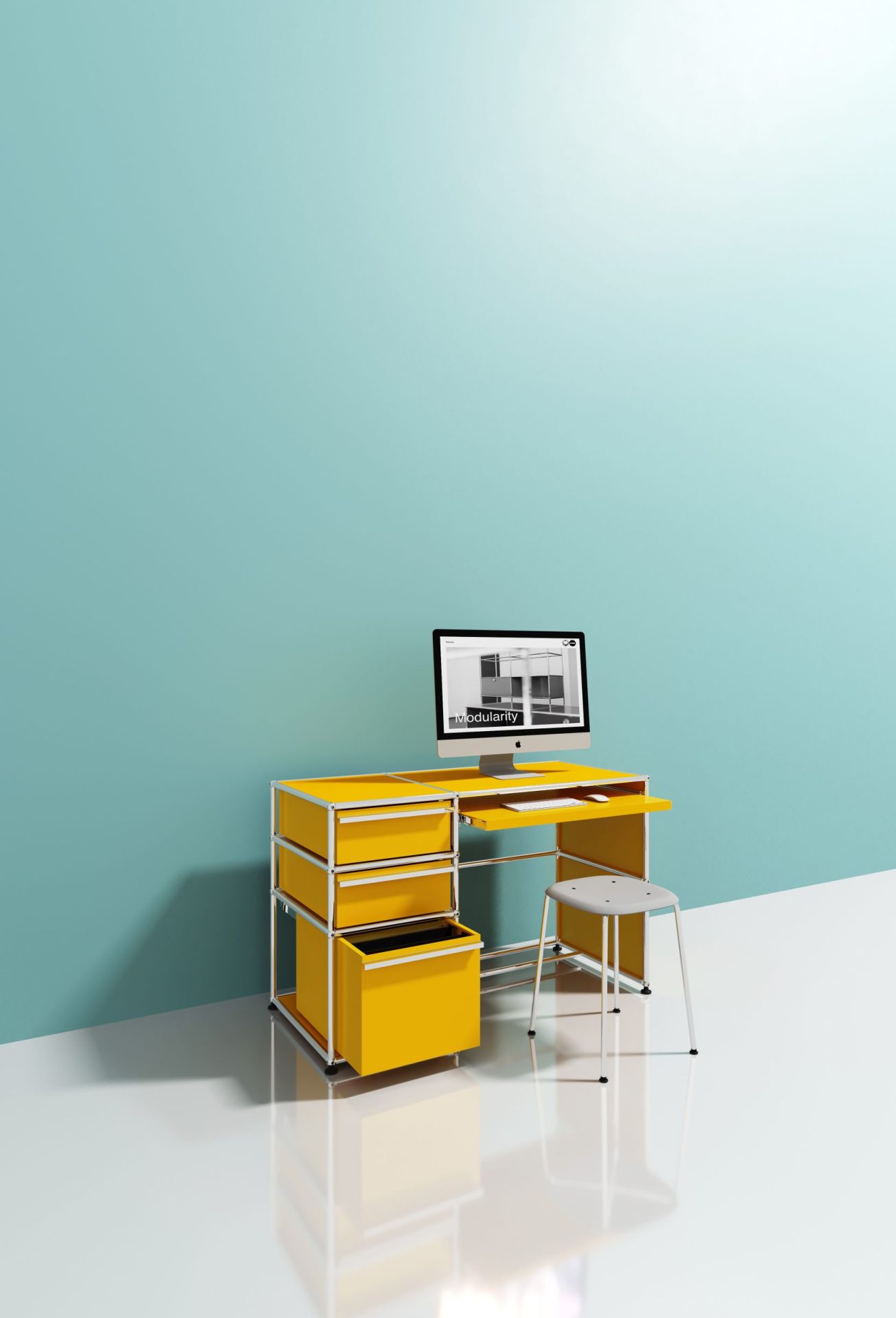 USM Haller Schreibtisch in Beige mit Schubladen und Hocker, modernes modulares Büromöbel Design.