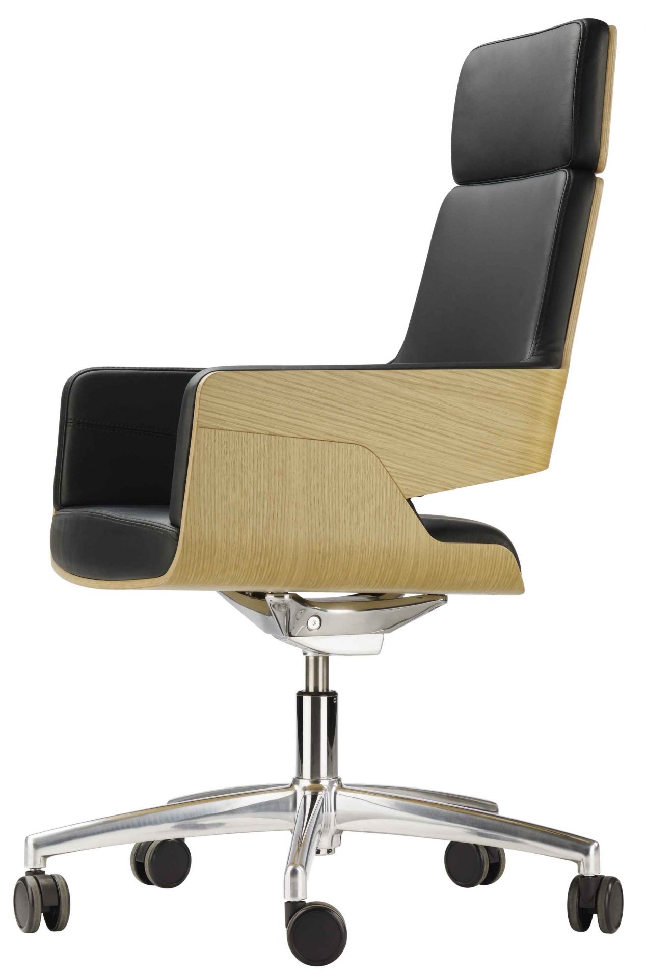 Thonet S 845 DRWE Drehsessel mit schwarzem Leder und hellem Holzgestell.