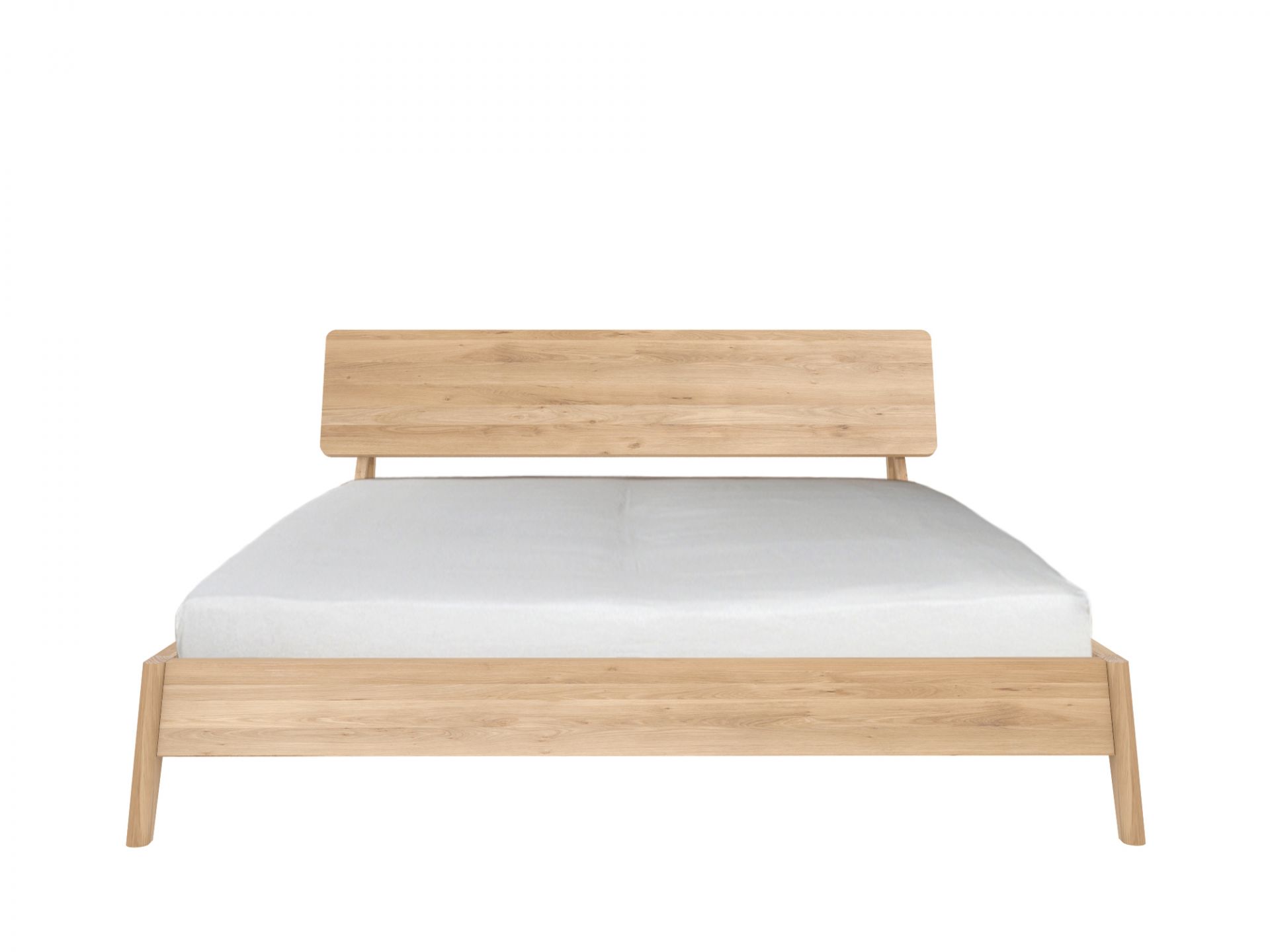 Air Bett aus Eiche, 180x200 cm von Ethnicraft. Modernes Holzbett mit schlichtem Design.