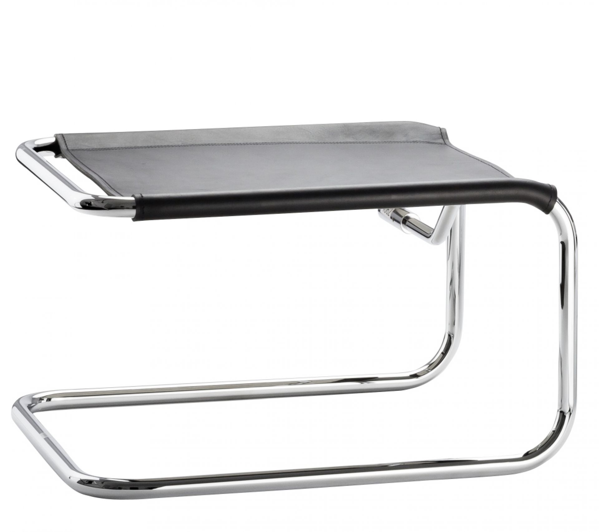 S 35 LH Hocker von Thonet mit schwarzer Lederauflage und verchromtem Stahlrohrgestell.