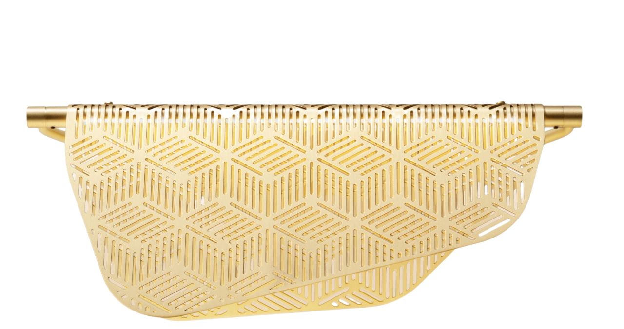 Goldene Mediterranea Wandleuchte von Petite Friture mit geometrischem Muster und indirektem Licht.