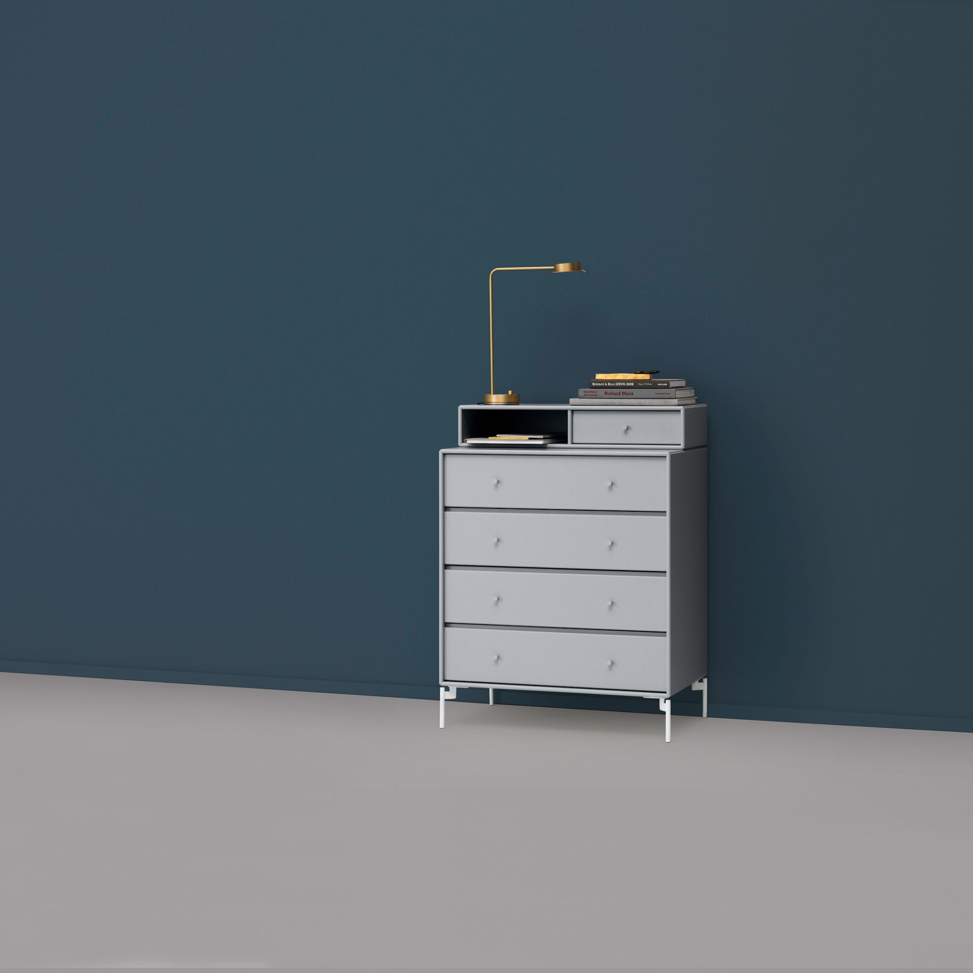 Graue KEEP Kommode mit schwarzem Gestell von Montana, modernes Möbelstück für Schlafzimmer und Wohnraum.