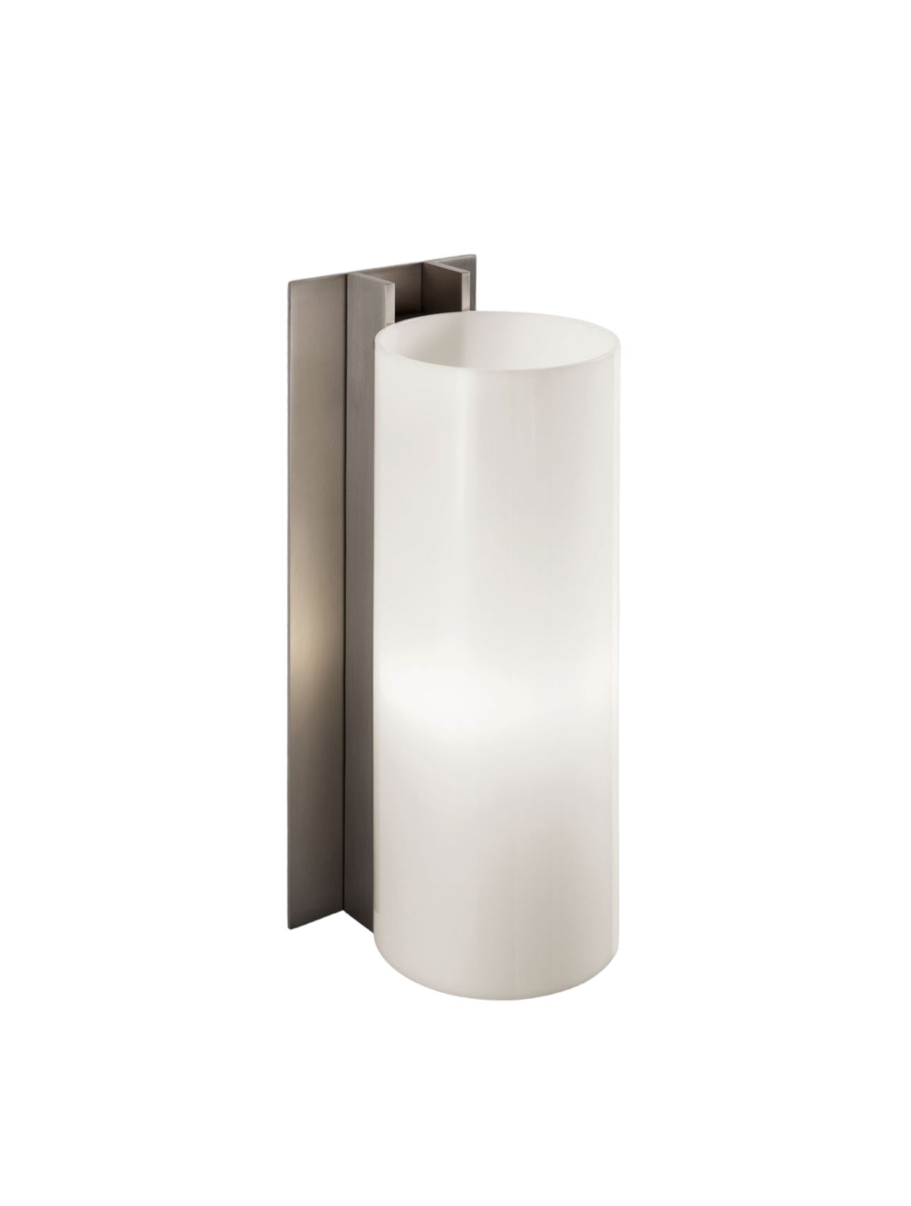 TMM Metálico Wandleuchte von Santa & Cole mit zylindrischem Lampenschirm und Metallhalterung.