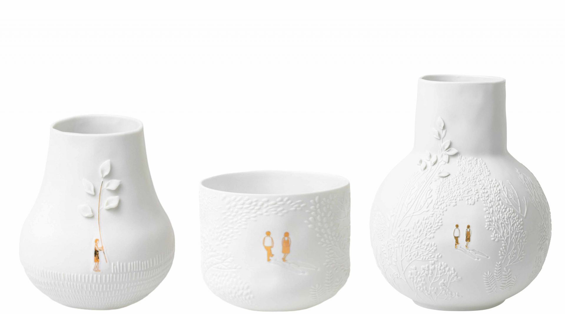 Dankbar Wiese Vasen 3er Set: Weiße Porzellanvasen mit filigranen Wald- und Figuren-Motiven. Dekorative Wohnaccessoires.