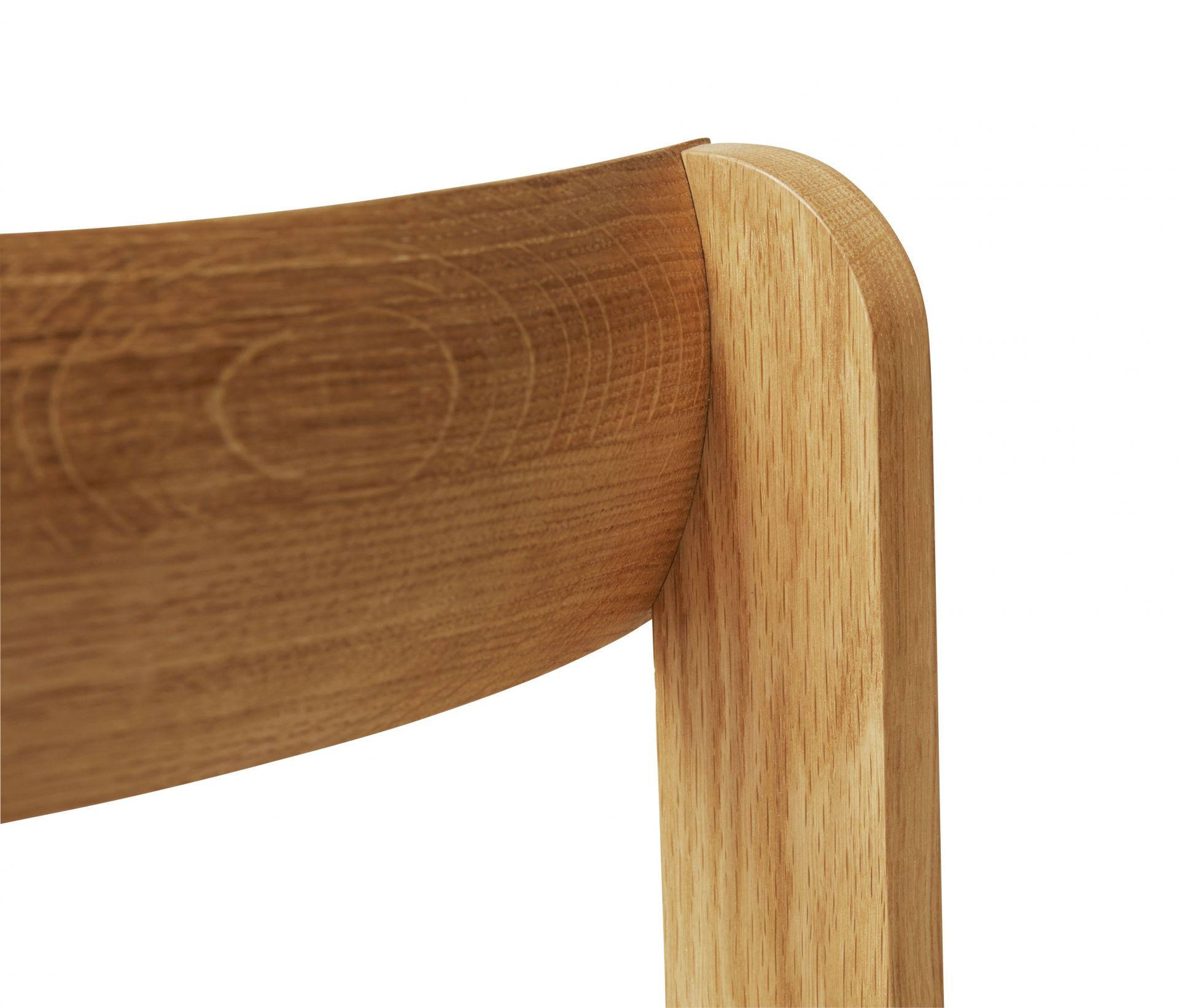 Detailaufnahme des Blueprint Stuhls von Form & Refine aus hellem Eichenholz.