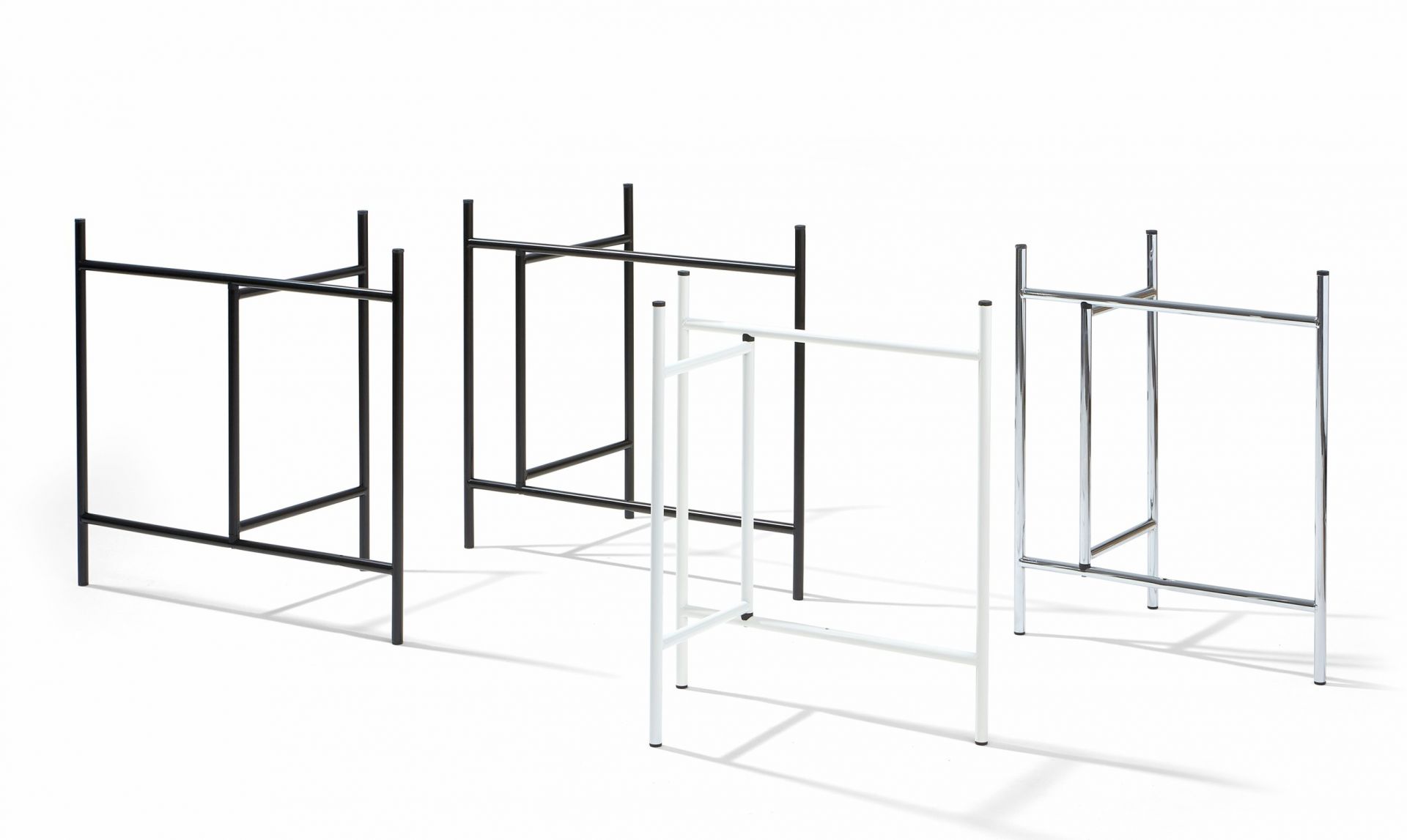 Eiermann Tischgestell in Schwarz, Weiß und Chrom. Modernes Design für Schreibtische und Tische.