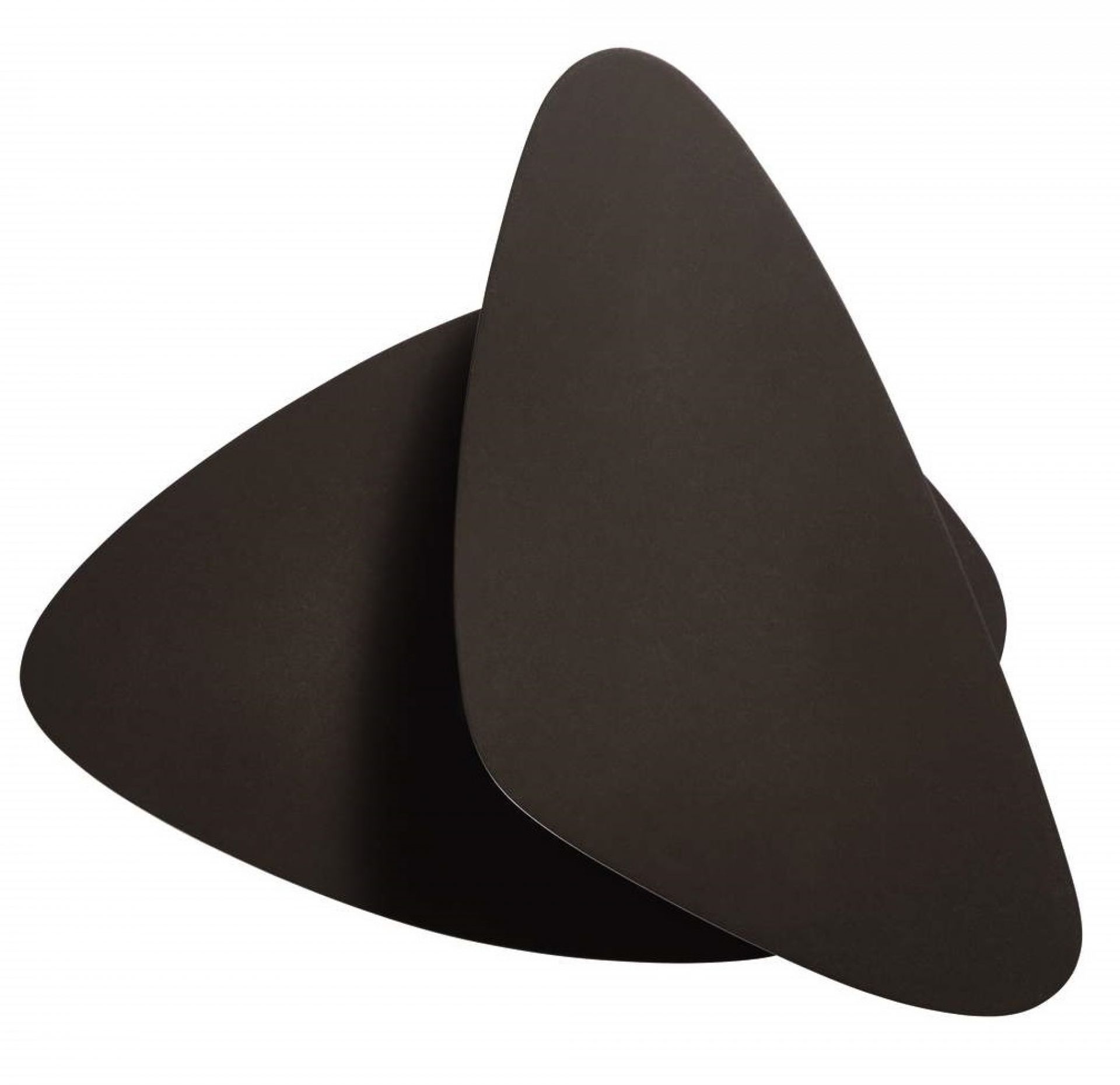 Detailaufnahme des modernen Tama Couchtischs von Walter Knoll mit zwei asymmetrischen, dunkelbraunen Tischplatten.