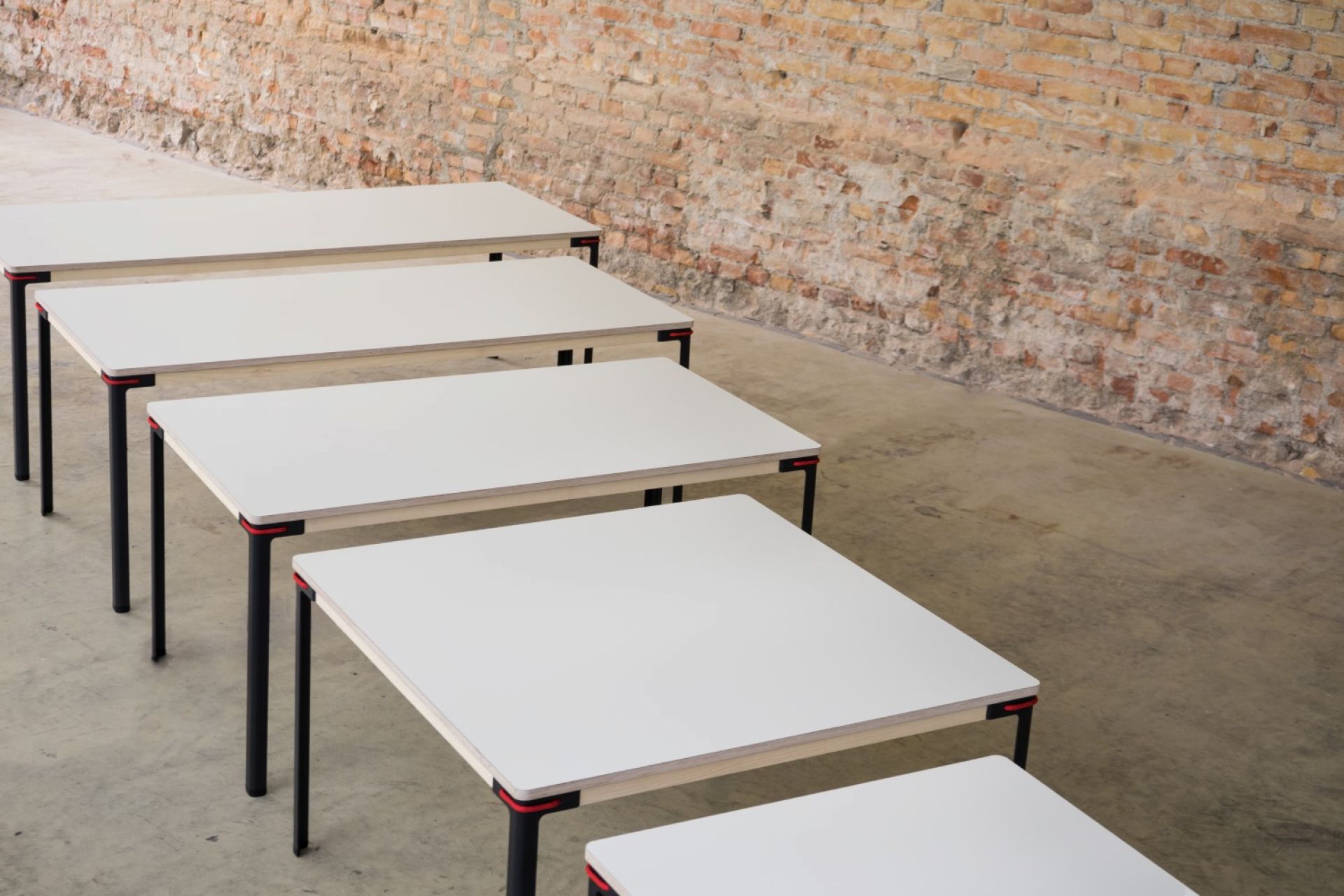 Seiltänzer Tisch Nils Holger Moormann