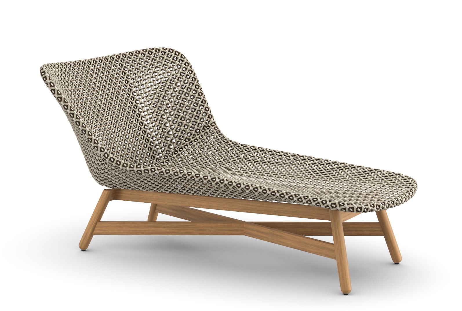 Dedon Mbrace Daybed mit Polster: Beige Liege mit Flechtmuster und Holzgestell.