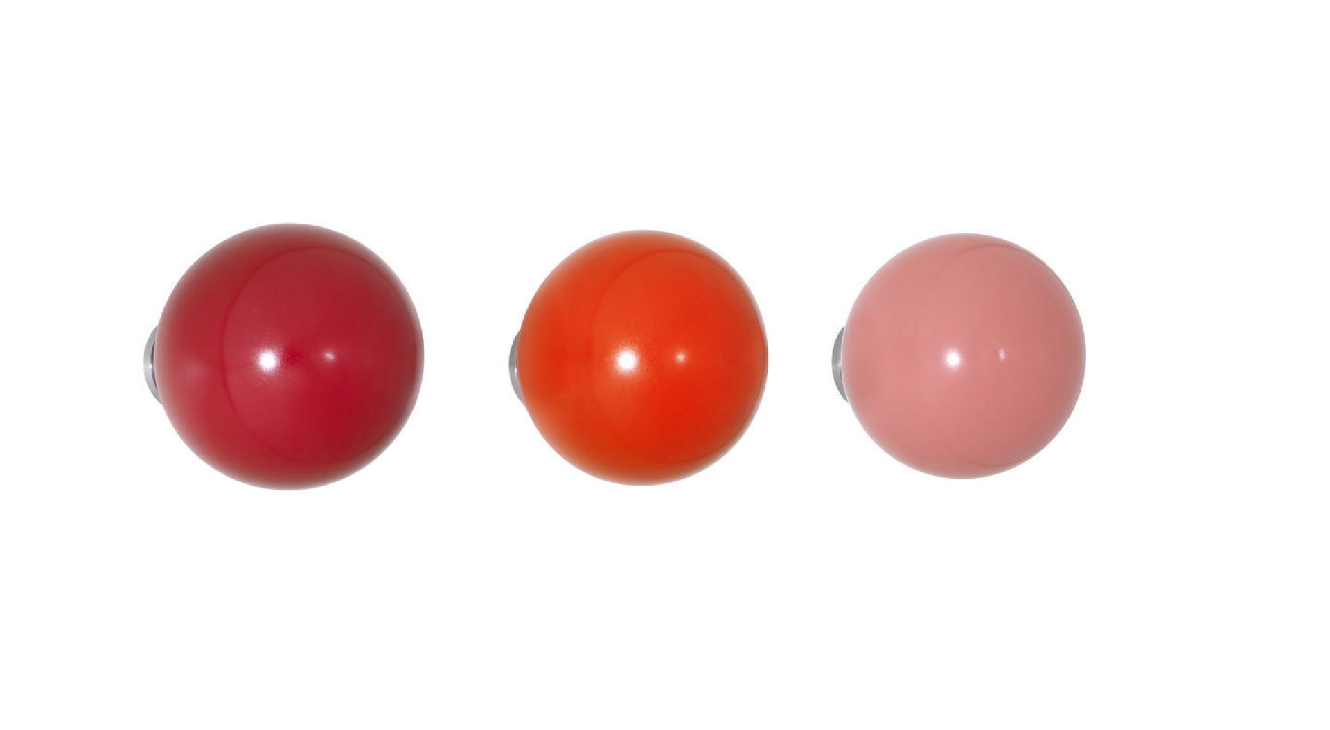 Vitra Coat Dots Garderobenhaken 3er-Set in Rot, Orange und Rosa auf weißem Hintergrund.
