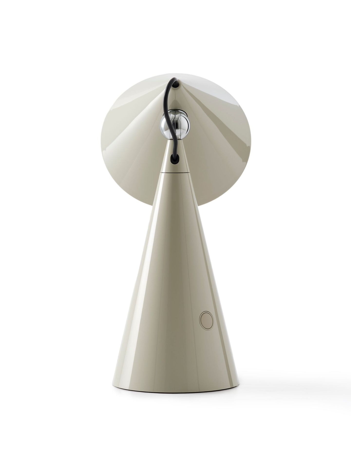 Pose Akkuleuchte LED Tischleuchte Putty von Tom Dixon: Konische Tischlampe in Beige, modernes Design.