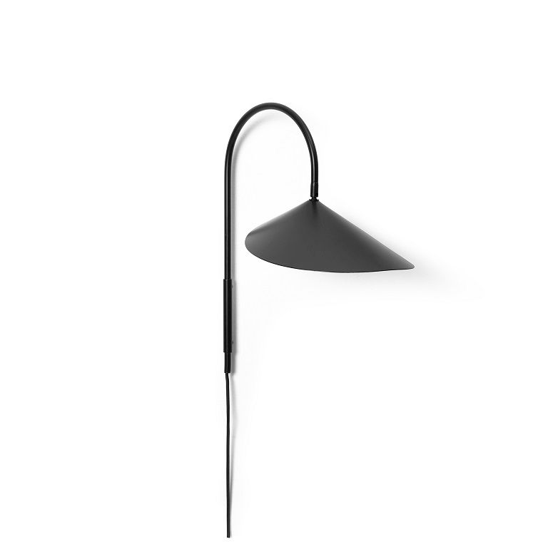 Schwarze Arum Wandleuchte von Ferm Living: Moderne Wandlampe mit schwenkbarem Lampenschirm für indirektes Licht.