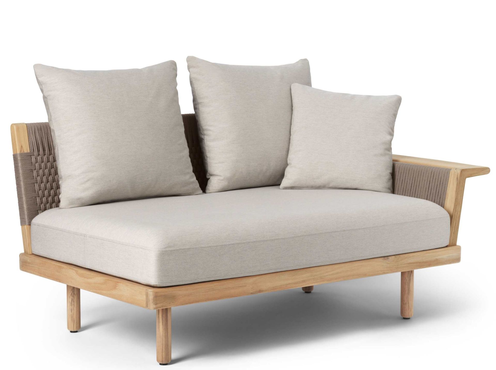 E510 Embrace Sofa Modul von Carl Hansen: Outdoor-Sofa mit hellem Stoff und Holzrahmen.