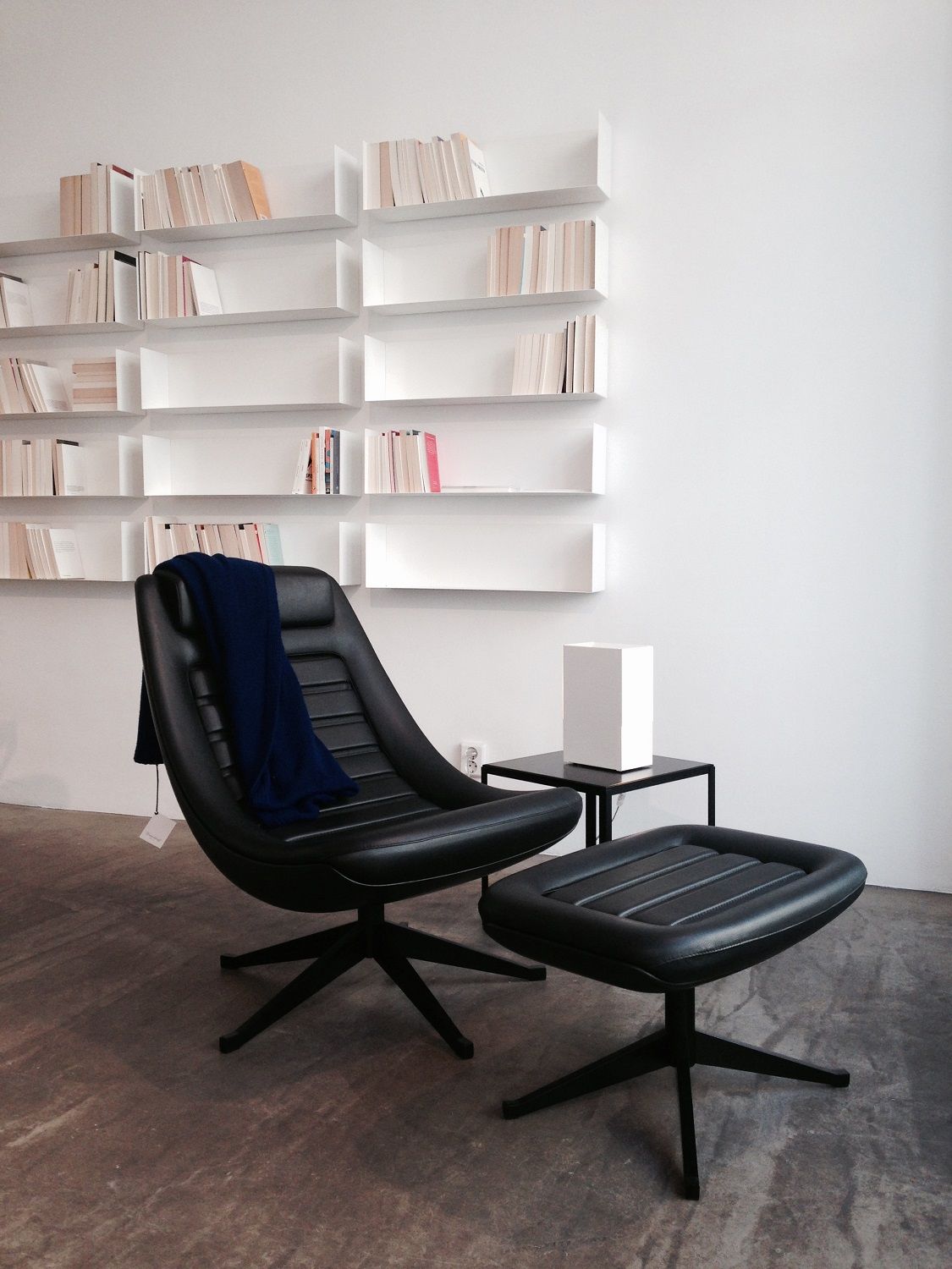 Taschenbuchregal a Linea1 by Müller Möbelwerkstätten