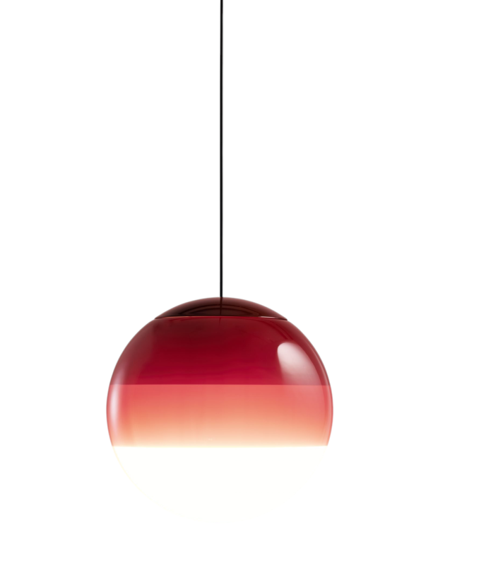 Nahaufnahme der roten Dipping Light Pendelleuchte von Marset, eine moderne LED-Lampe.