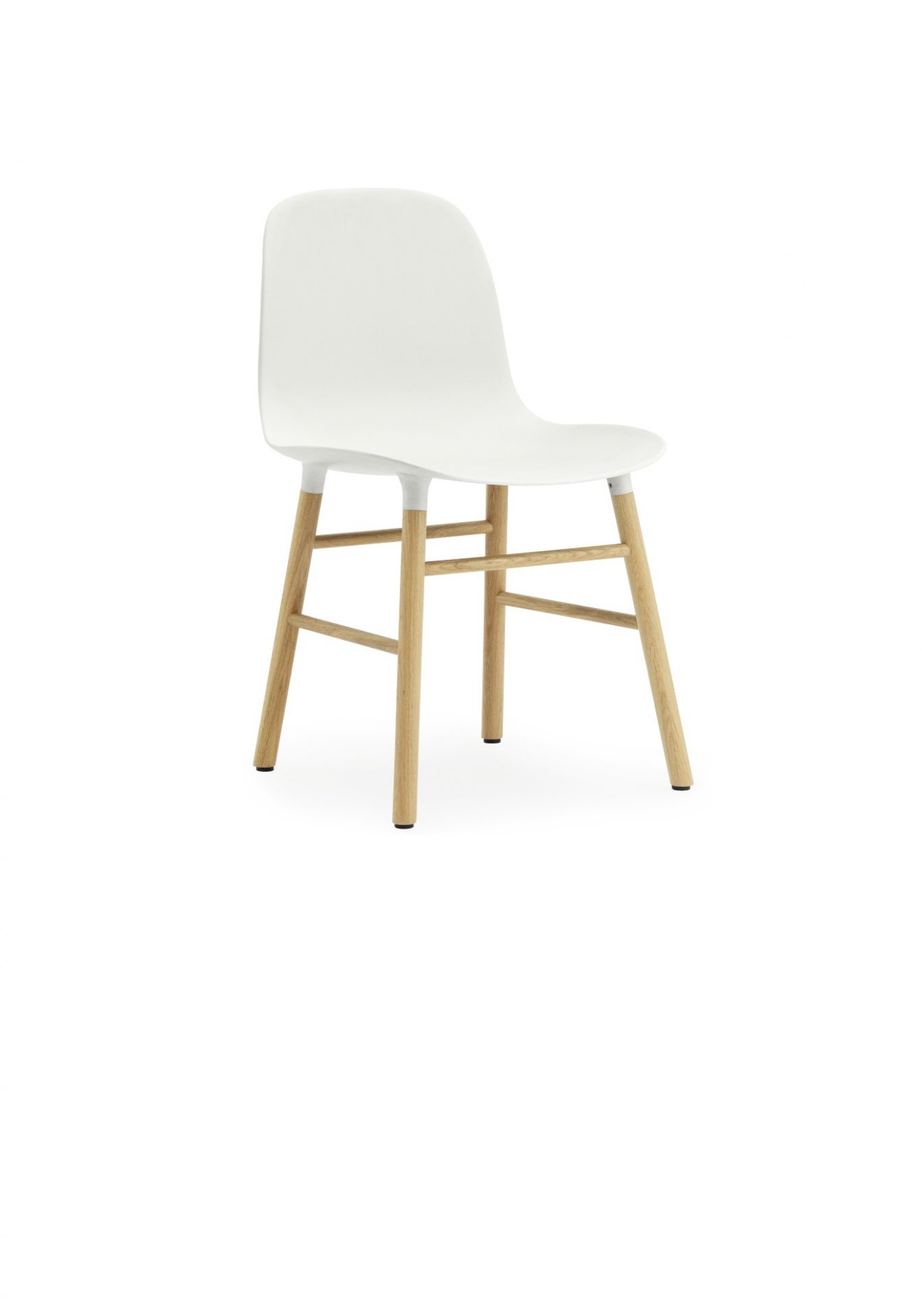 Weißer Form Chair Stuhl von Normann Copenhagen mit hellem Holzgestell, moderner skandinavischer Designstuhl.