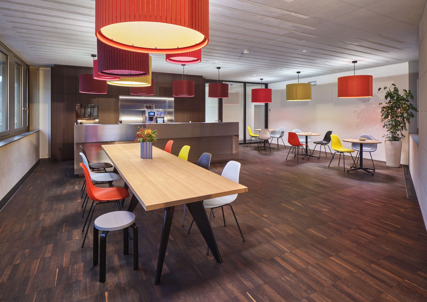 Eames Plastic Arm Chair DAX mit Sitzpolster Vitra