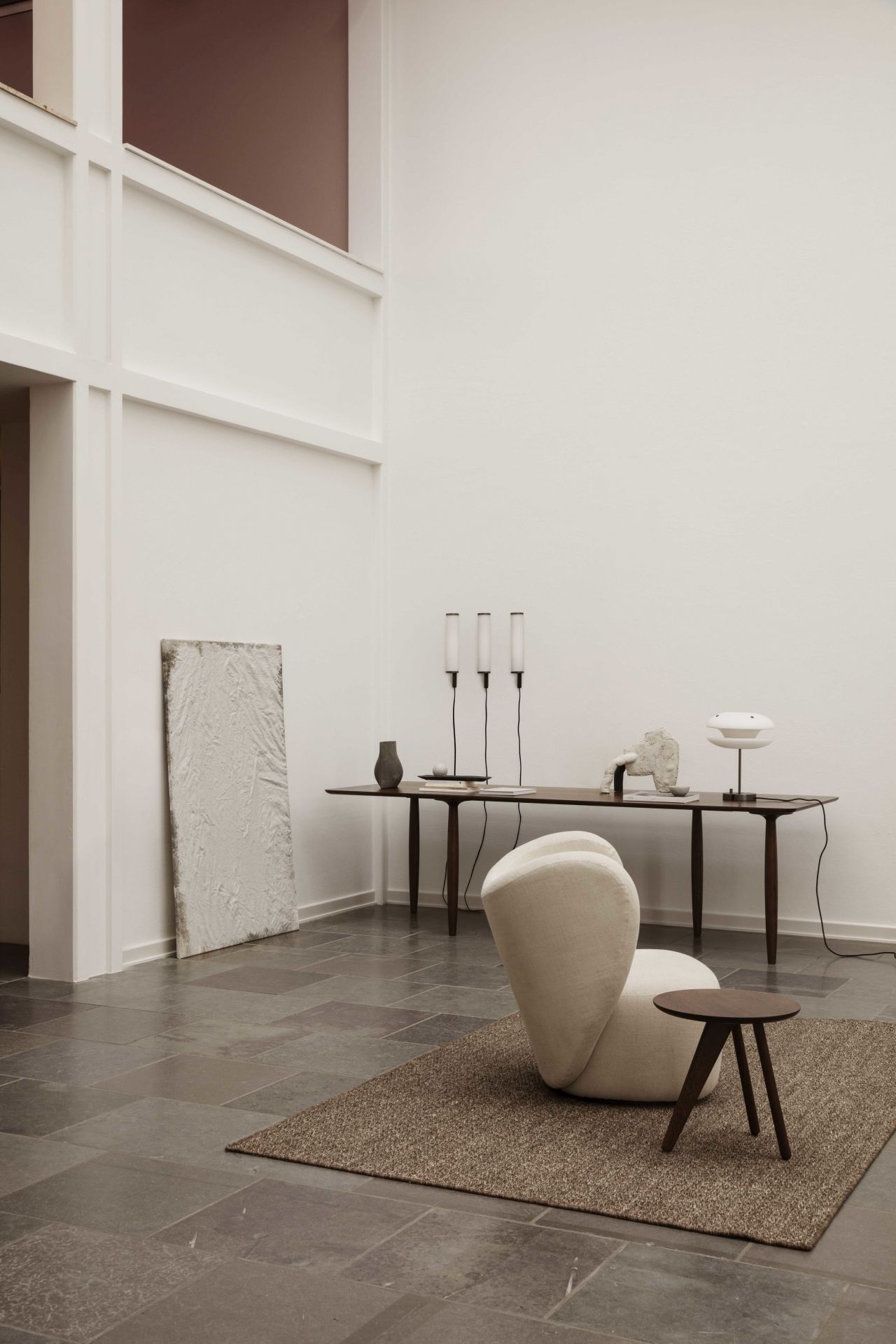 Oku Esstisch von Norr11, Eiche dunkel geräuchert, 200 cm, im minimalistischen Interieur. Moderner Holztisch.