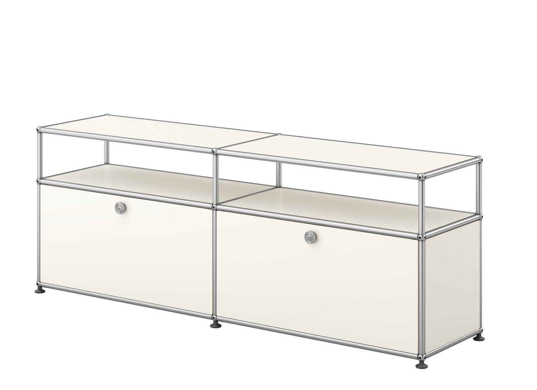 USM Haller Sideboard in Weiß mit zwei abschließbaren Fächern und offenen Regalen für TV und Hi-Fi.