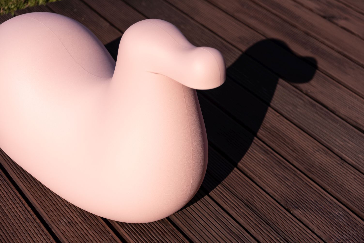 Rosa Dodo Schaukelvogel für Kinder von Magis, modernes Design Kindermöbel für drinnen und draußen.