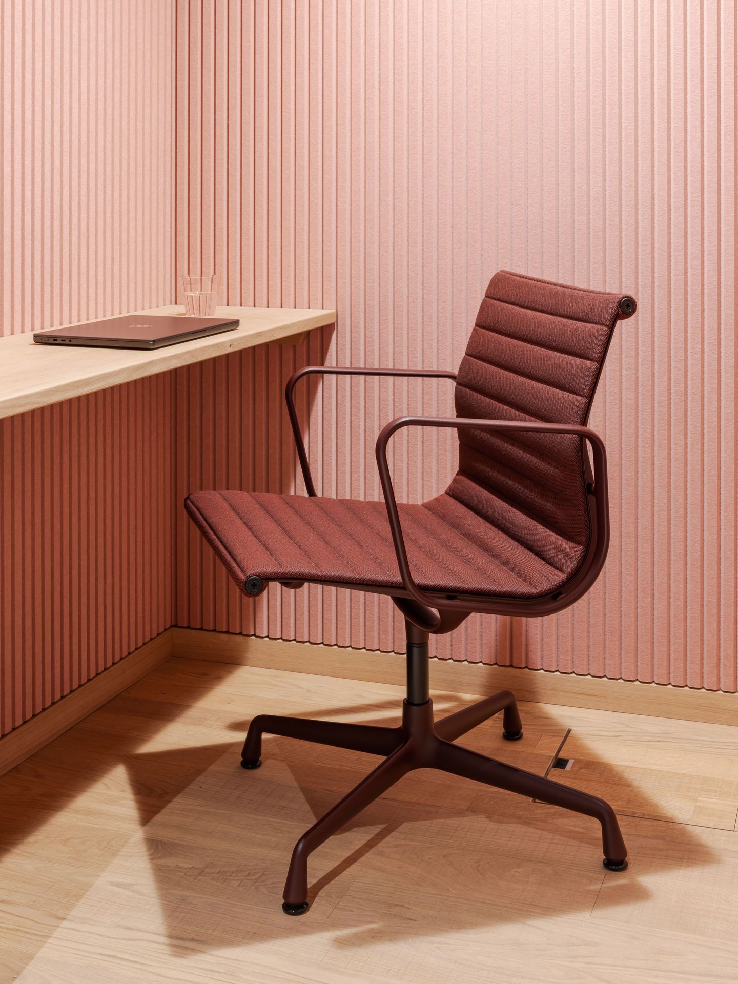 Aluminium Chair EA 108 / EA108 Stuhl Vitra