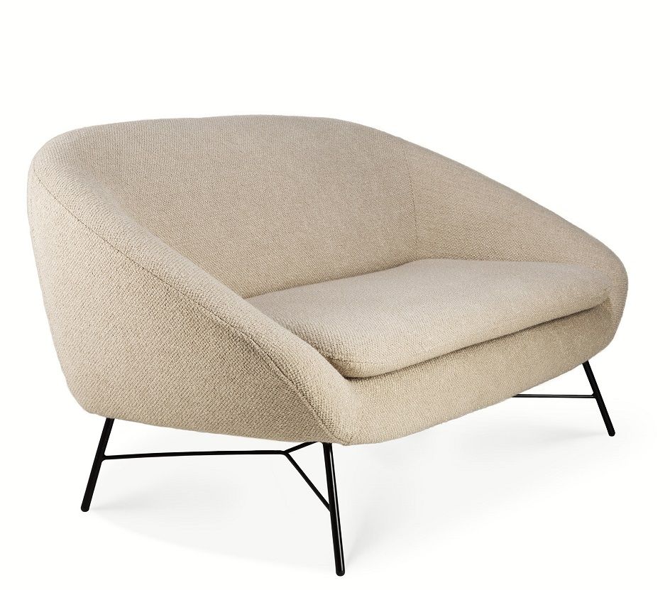 Ethnicraft Barrow Sofa, 2-Sitzer, Off White Stoff, modernes Design mit schwarzen Metallbeinen.