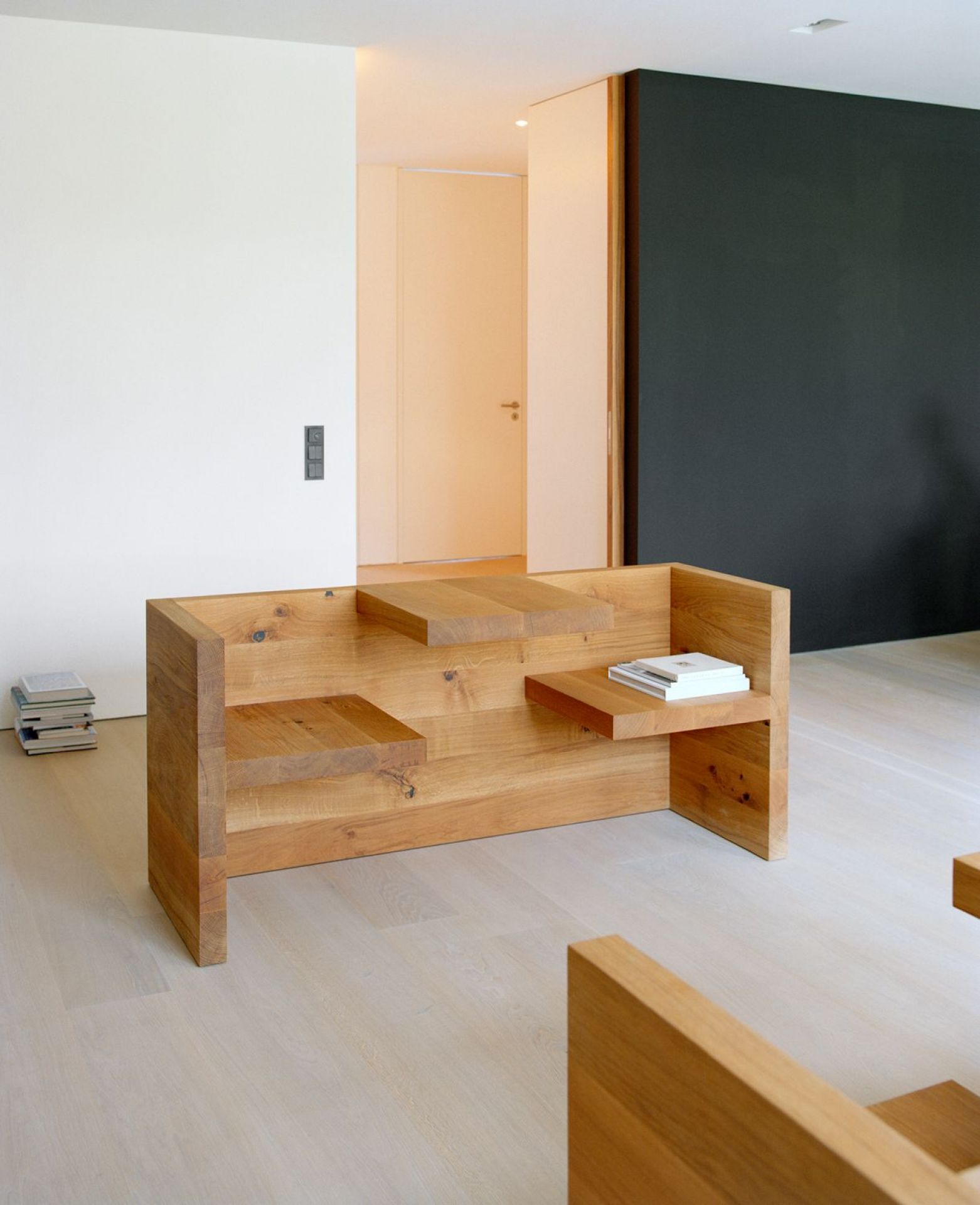 HP01 Tischbank e15 aus massivem Holz: Moderne Tischbank für Wohnzimmer oder Esszimmer.