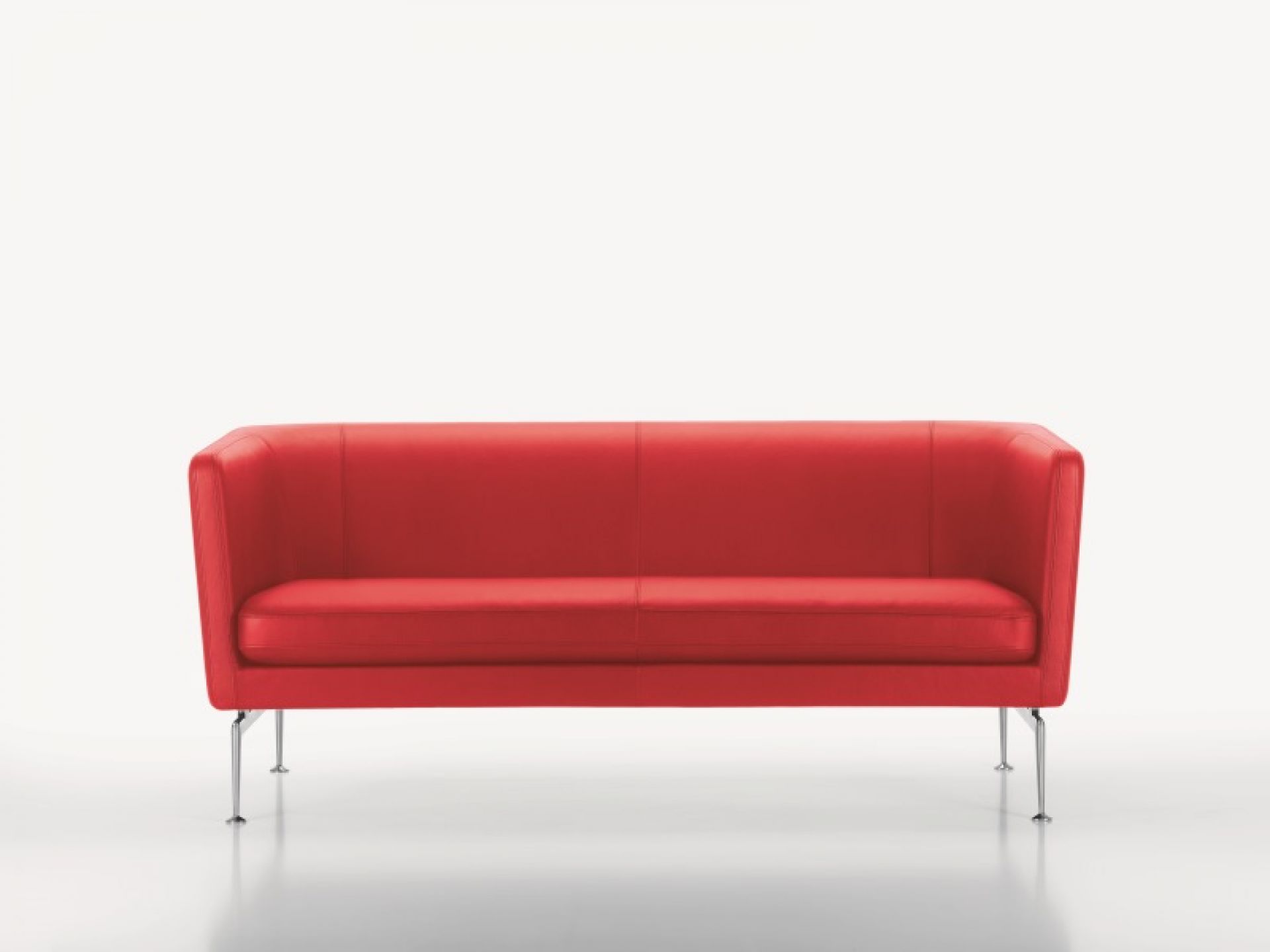 Rotes Suita Sofa von Vitra mit Chromfüßen, modernes Design für Wohnzimmer und Büro.