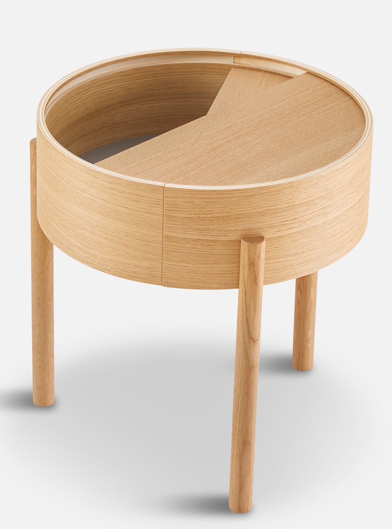Arc Side Table: Runder Beistelltisch aus geölter Eiche von Woud, modernes Design.