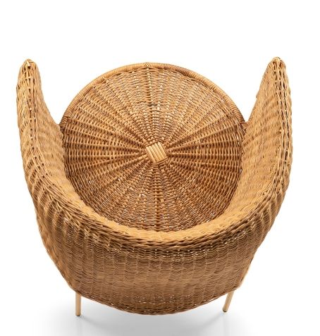 Caribe Natural Dining Chair: Gelber Outdoor-Stuhl aus Rattan mit einzigartigem Design.