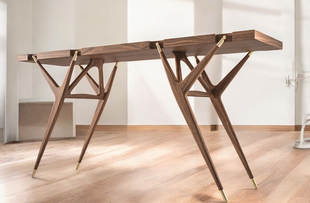 Cassina 819 PA´1947 Konsolentisch aus Nussbaumholz mit filigranem, modernem Design und goldenen Akzenten.