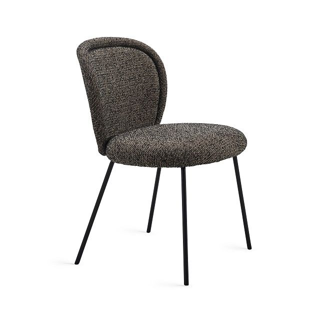 Ona Stuhl: Freifrau Manufaktur Side Chair 2020 mit Stoffbezug und schwarzen Metallbeinen.