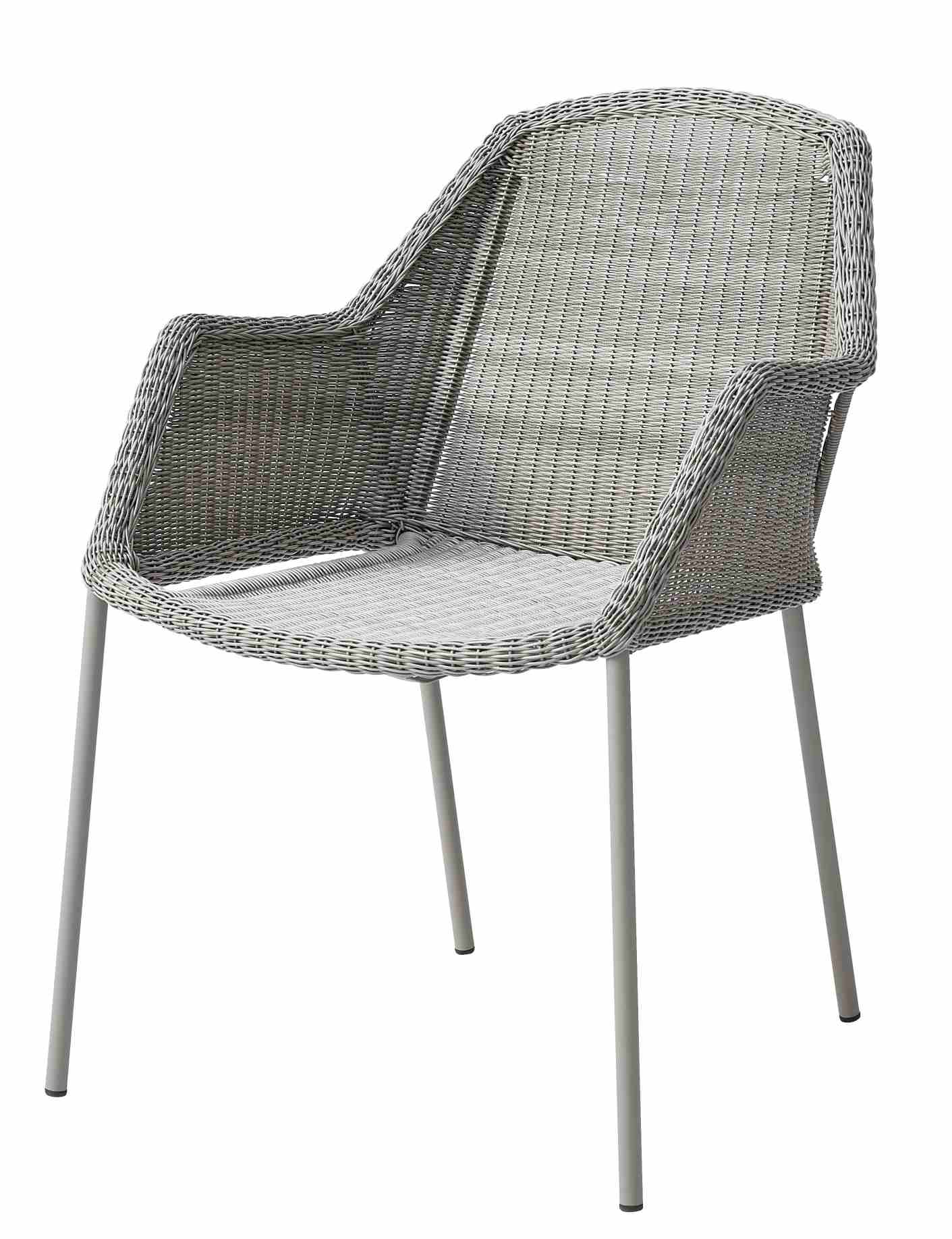Breeze Outdoor Stuhl in Taupe mit Vierfußgestell aus Cane-Line Weide für Garten und Terrasse.