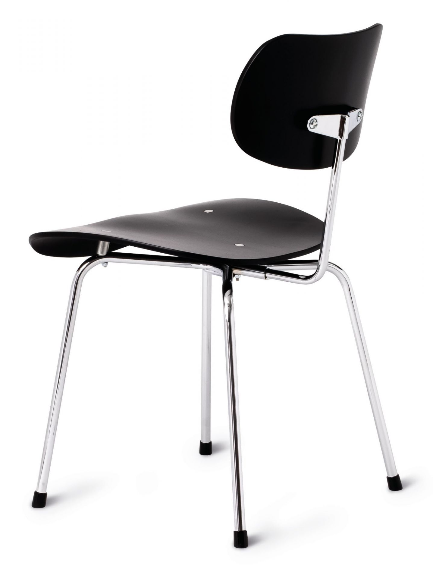 Schwarzer SE 68 Stuhl von Wilde+Spieth mit verchromtem Stahlgestell, Ansicht von der Seite. Designklassiker.