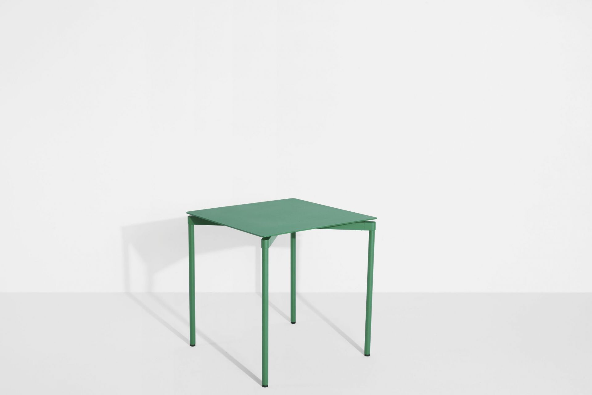 Mintgrüner Fromme Esstisch quadratisch von Petite Friture. Moderner Küchentisch aus Metall mit minimalistischem Design.