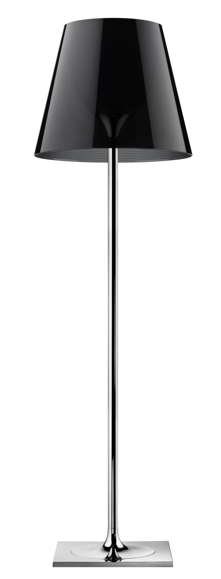 Ktribe Stehleuchte mit schwarzem Schirm und verchromtem Fuß, modernes Design für Wohnzimmer.