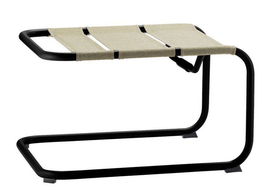 Bild des Thonet S 35 NH Outdoor Hockers mit schwarzem Stahlrohrgestell und beiger Sitzfläche.