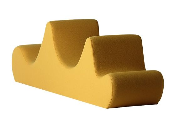 Gelbes Welle 3 Sofa von Verpan, ein modernes 3-Sitzer Sofa mit wellenförmigem Design.