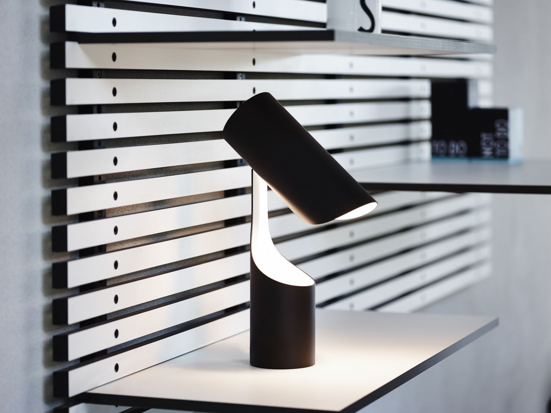 Mutatio Tischleuchte Le Klint