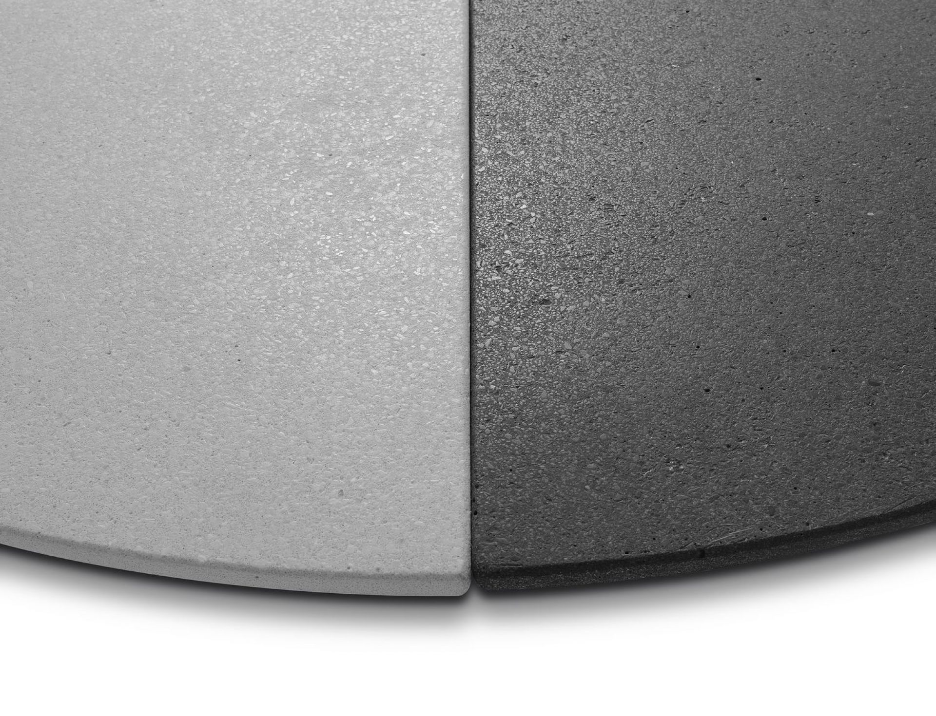 Detailaufnahme: MDF Italia Rock Table Stehtischplatte in Grau und Anthrazit.