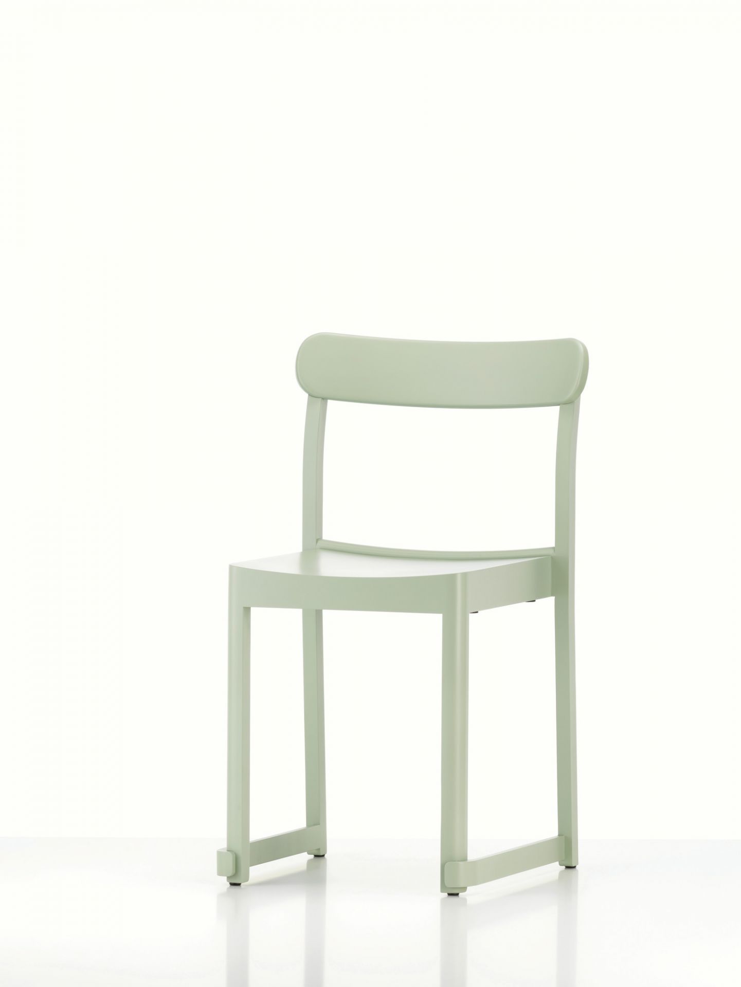 Atelier Chair Stuhl von Artek, Buche grün lackiert, moderner Holzstuhl für Esszimmer und Büro.