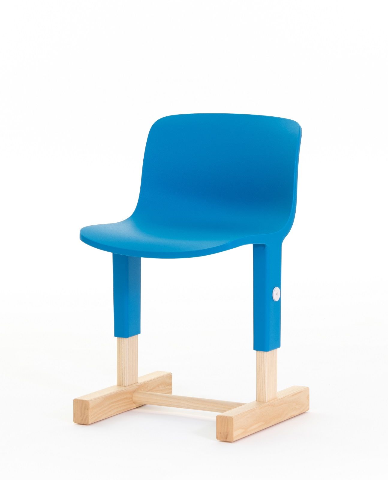 Blauer Little Big Chair Kinderstuhl von Magis, höhenverstellbar, mit Holzgestell.