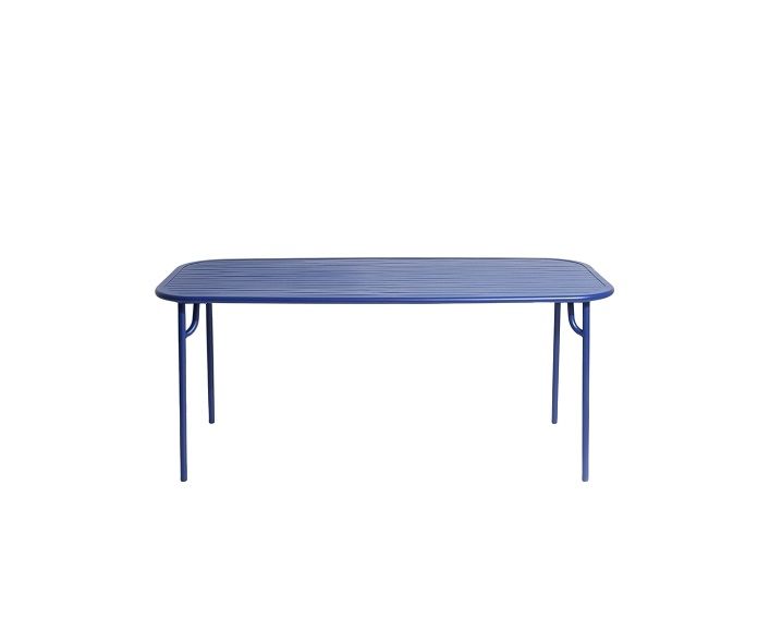 Blauer Petite Friture Week-End Rectangle Table, ein moderner Gartentisch mit gerippter Tischplatte und minimalistischem Design.