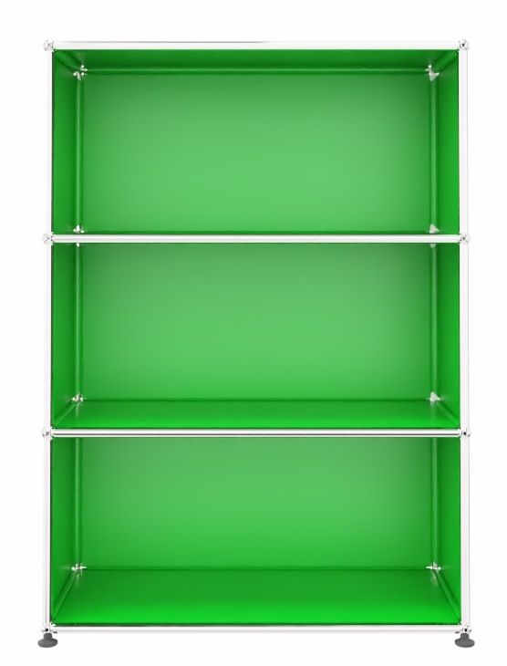 USM Haller Highboard in Grün mit drei offenen Fächern und verchromtem Stahlrohrgestell.