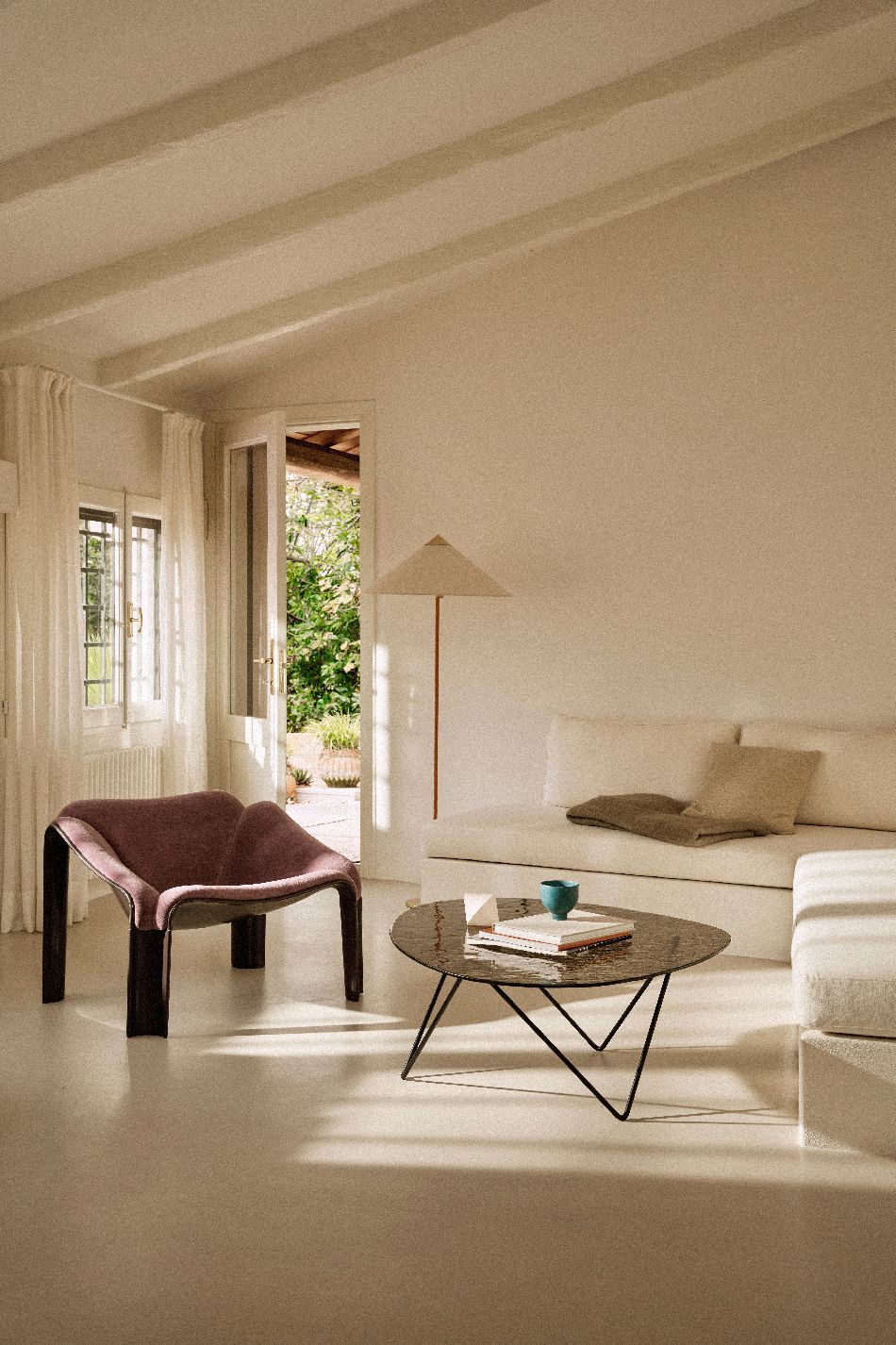F300 Lounge Chair Sessel Gubi